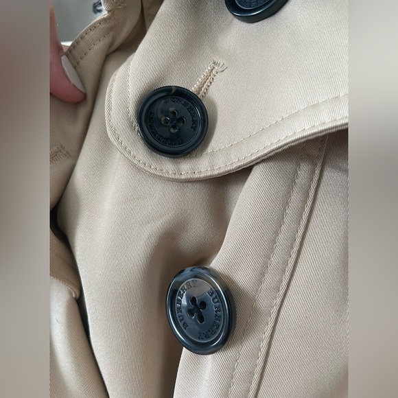 Burberry coat - Picture 3 of 10